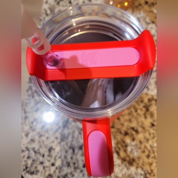 ♥️ Stanley 40oz Red 2025 Valentines Day Tumbler With Straw Topper - Picture 4 of 16